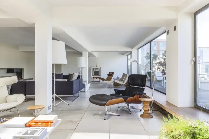 Minimalist Penthouse with Roof Terrace in Old Street
